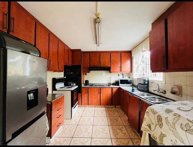 3 BEDROOM SEMI DETACHED FOR SALE IN NEWLANDS EAST